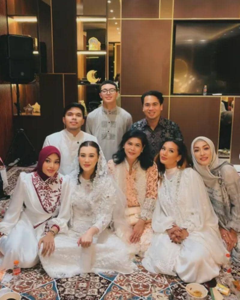 Instagram.com/angelinasondakh09